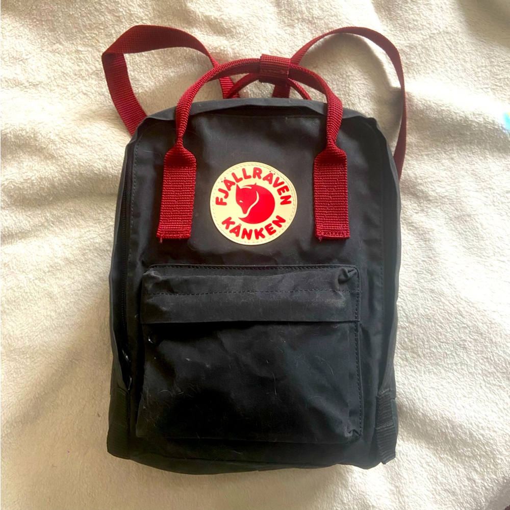 Fjall raven kanken mini red and black backpack